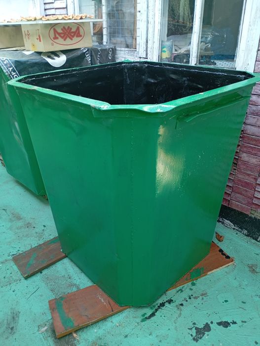 Мусорный контейнер