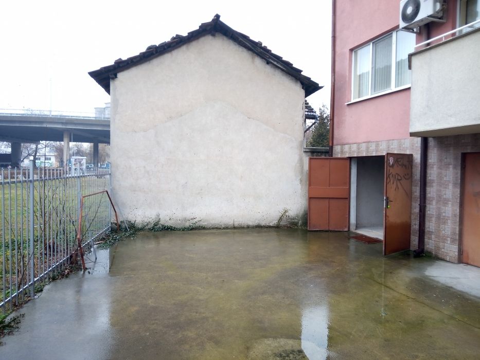 Дава се под наем Гараж / Паркомясто в Пловдив, Кючук Париж - 21 кв.м за 99.45 € - Снимка #1