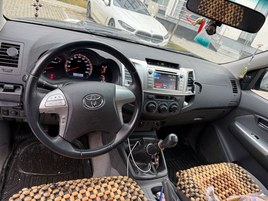 Vând Toyota Hilux