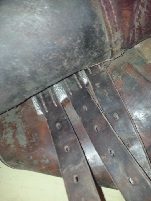 Старо  седло за кон  от естествена кожа .   18 век. Германия.