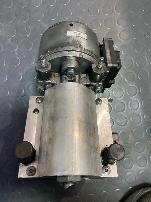 Рециклирана хидравлична помпа на сферично окачване за Citroen C5 (2004-2017г.) и Ситроен C6 с 1 година гаранция