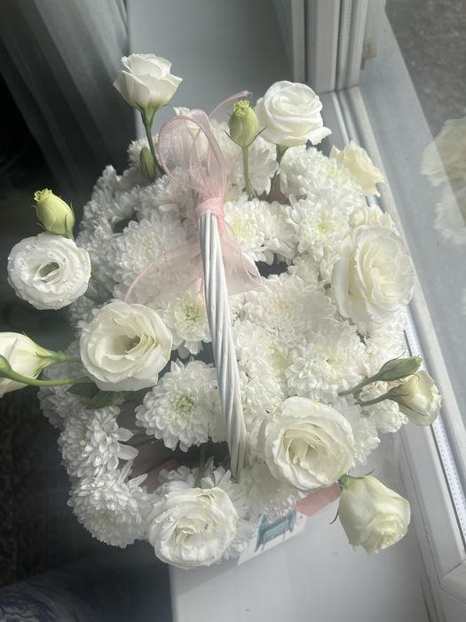 Цветы в корзине средний размер