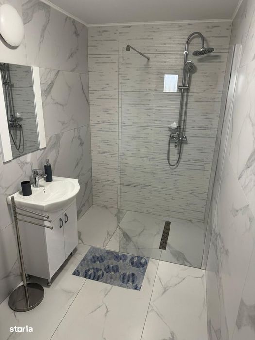 Casa semideckată cu 9 camere, în oraș