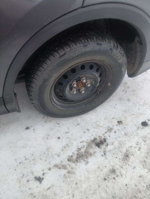 Продам комплект зимних шин на дисках