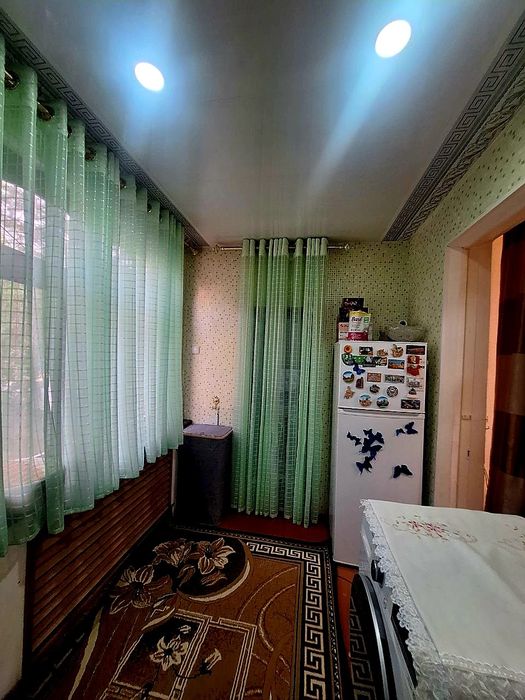 Шошилинг, шахар марказида 4 мавзеда 2 хонали уй сотилади