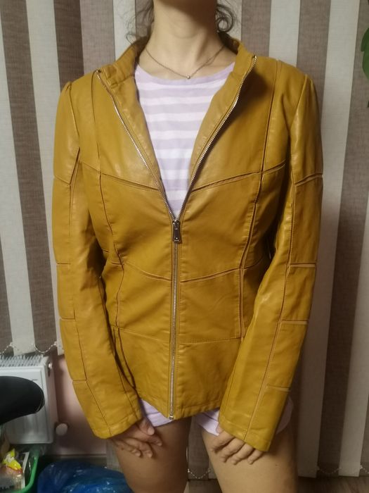 Дамско кожено яке