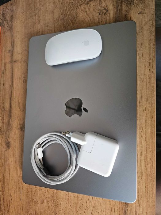 MacBook Air 13.6" M2 (2022), 16GB / 512GB, Space Gray