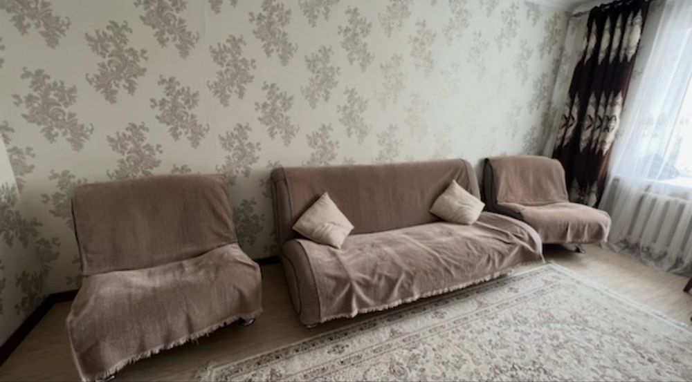 Диван с двумя креслами