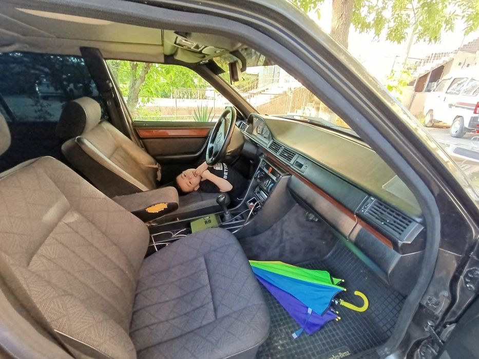Srochni Mersedes W124 sotiladi