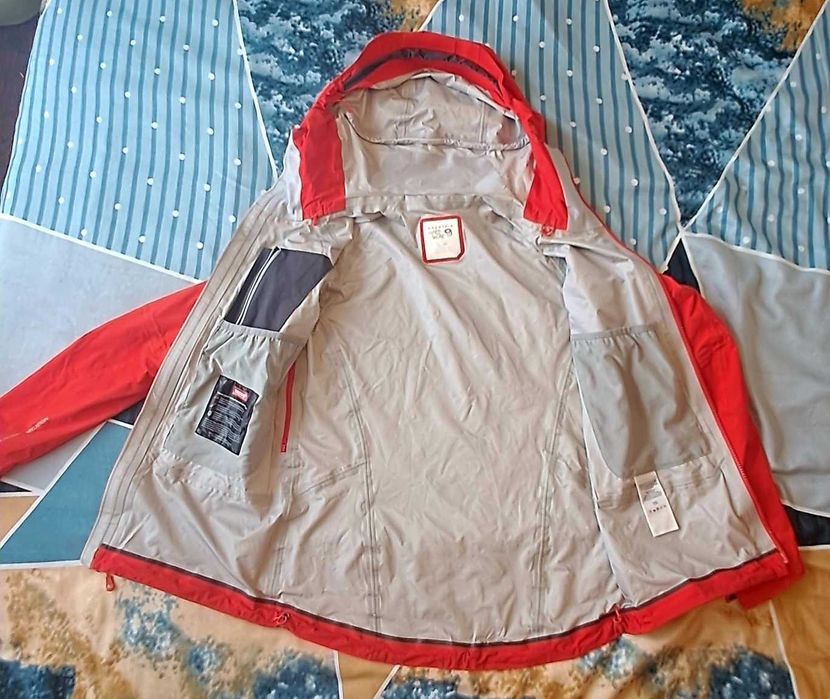Geaca Dama Montain Hard Wear marimea S/P