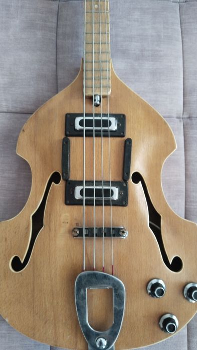 Бас гитара электрическая Българска Кремона