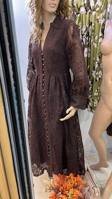 Vând rochie de dantela