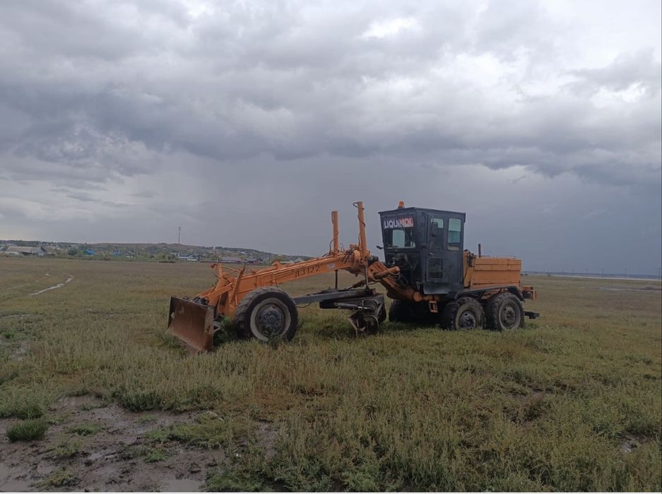 Продам автогрейдер