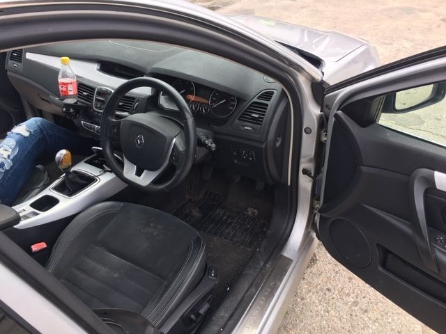 Dezmembrez Renault Laguna 3 2.0DCI