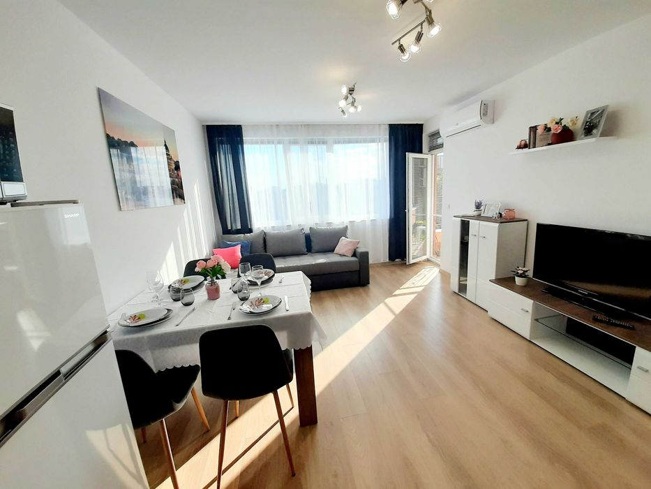 Продава се Двустаен апартамент в Бургас, Сарафово - 60 кв.м за 2775 €/кв.м - Снимка #2