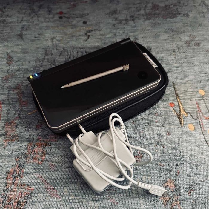 Nintendo DSi XL конзола