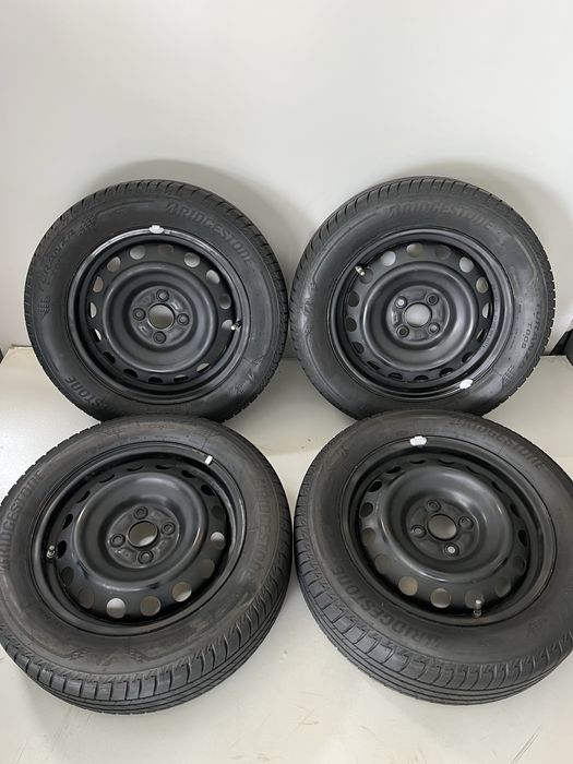 Оригинални джанти 15 цола 4х100 за Тойота Ярис с летни гуми 185/60/15