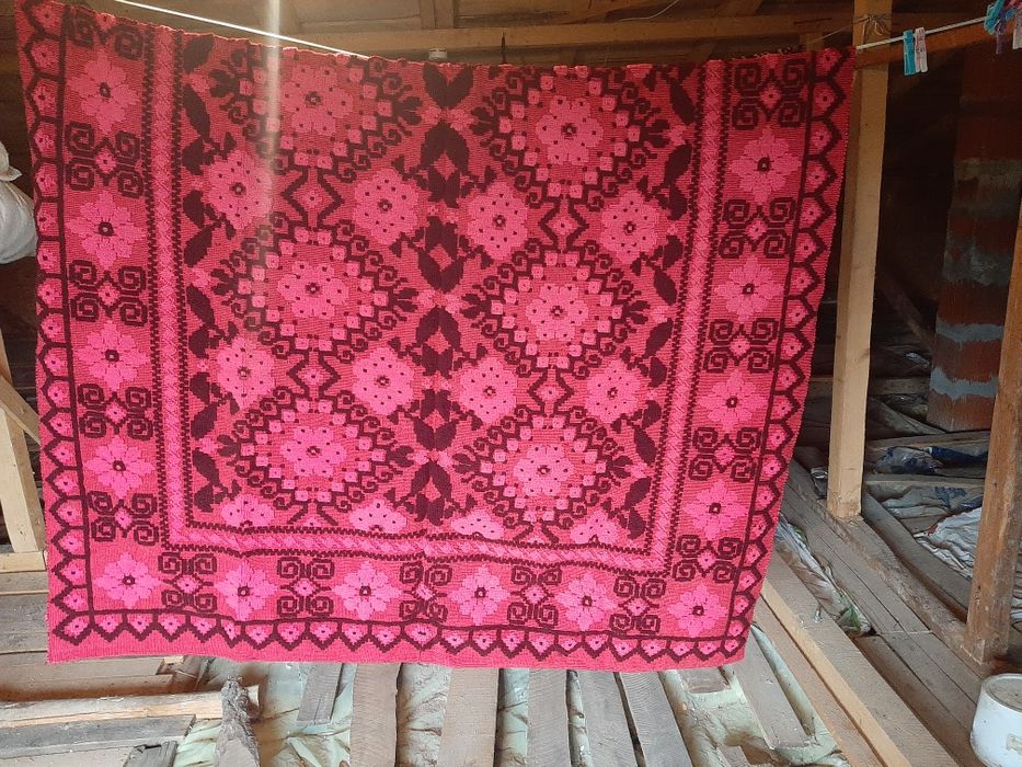 Cuverturi de pat tradiționale din lână.