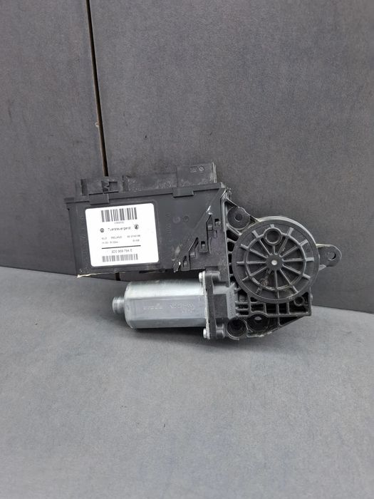 Motoras macara geam dreapta 3D0 959 794 E Volkswagen VW Touareg 2003