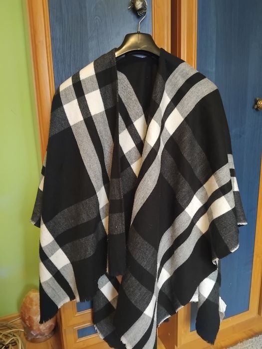 Дамско зимно пончо от топъл плат стилно