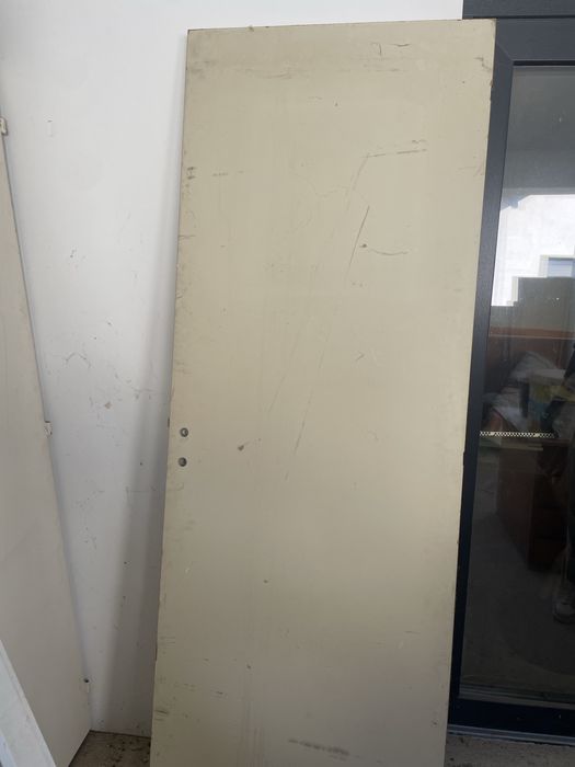 Uși făra toc vopsite