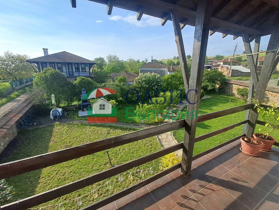 Двуетажна къща в с. Бата, България, 134 кв. м, 560 кв. м двор,