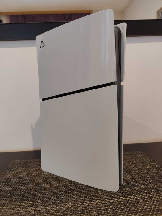 Playstation 5 Slim( PS5 SLIM ) +4 игри