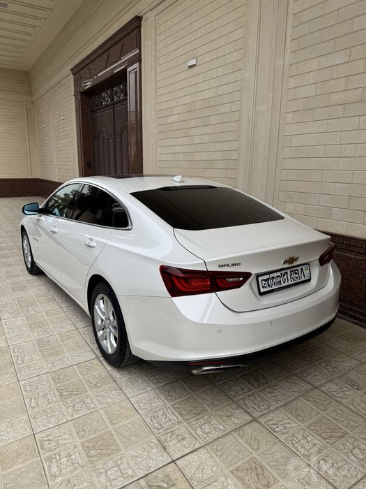 Malibu 2 2.4L sotiladi