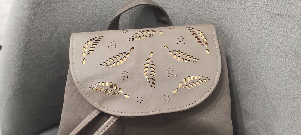 Красива дамска раничка