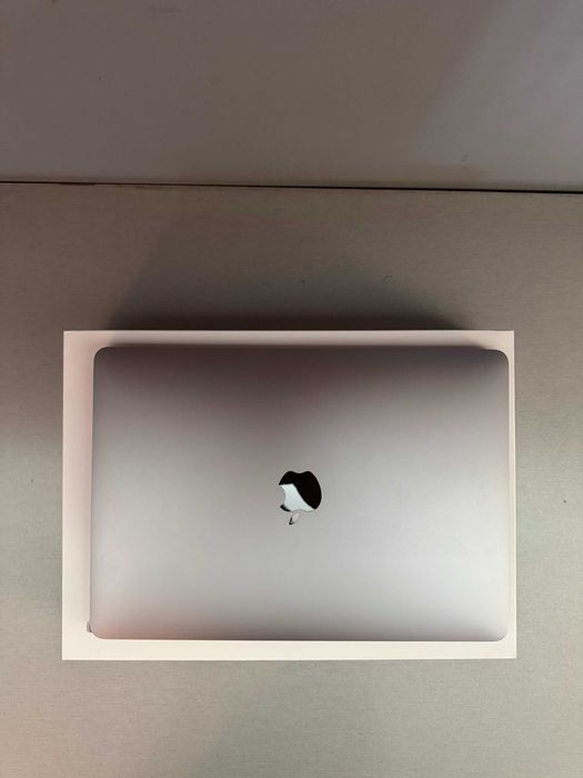 MacBook Pro M1 – 8GB RAM, 256GB SSD - Sanatatea bateriei: 94%