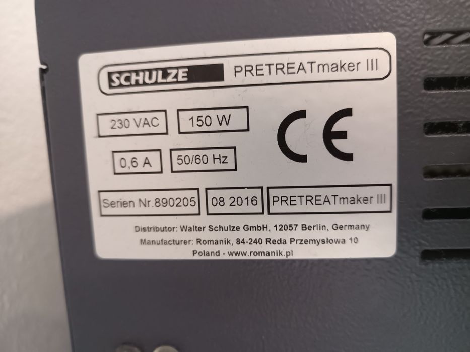 Претрийт машина Shultze за DTG печат на тениски.