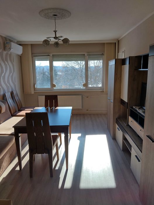 Дава под наем делгосрочно тристаен разширен апаратамент