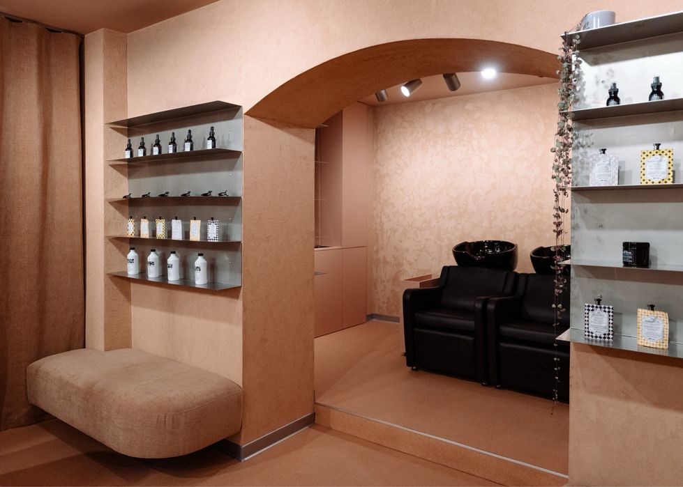 Predare salon la cheie-complet amenajat și utilat-Iaşi centru