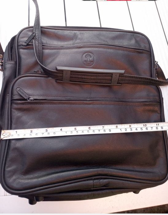 Genți din piele in stare buna