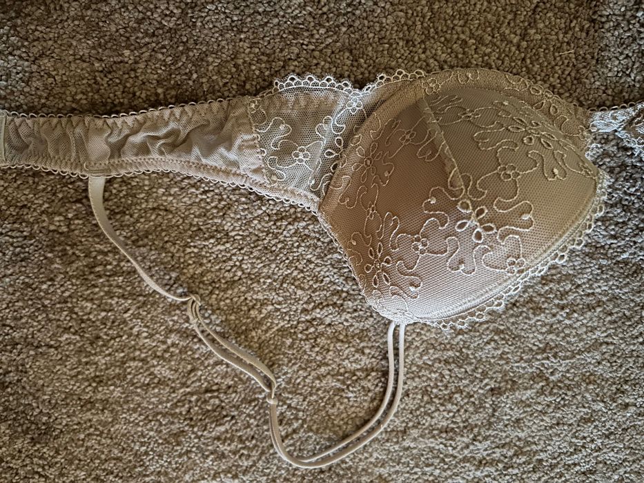 Sutien Calvin Klein bej cu dantela