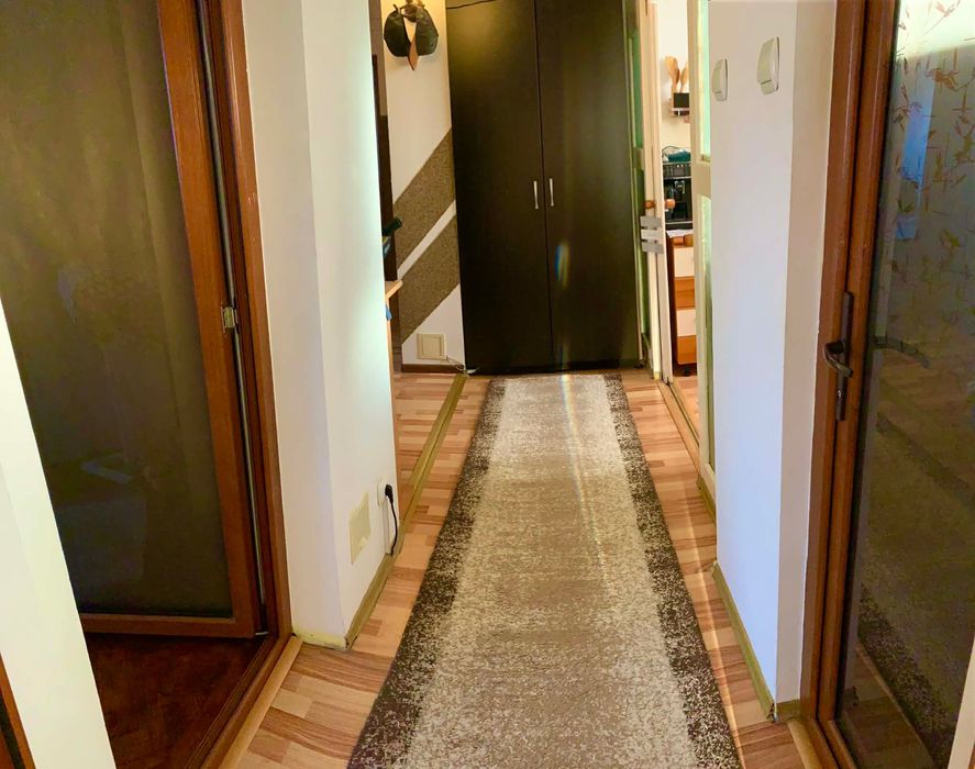 Apartament 3 camere, 2 băi, o bucătărie, salon de luat masa blus balcon