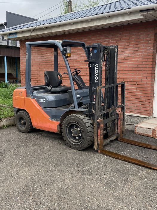 Вилочный погрузчик TOYOTA
