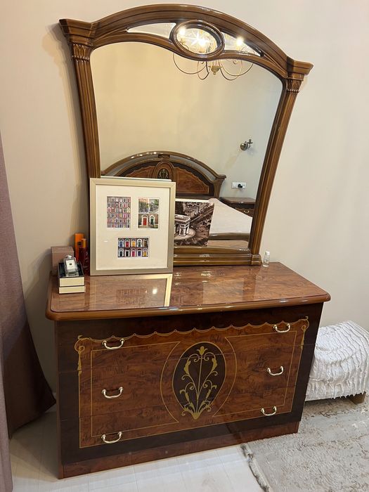 Продам спальный гарнитур