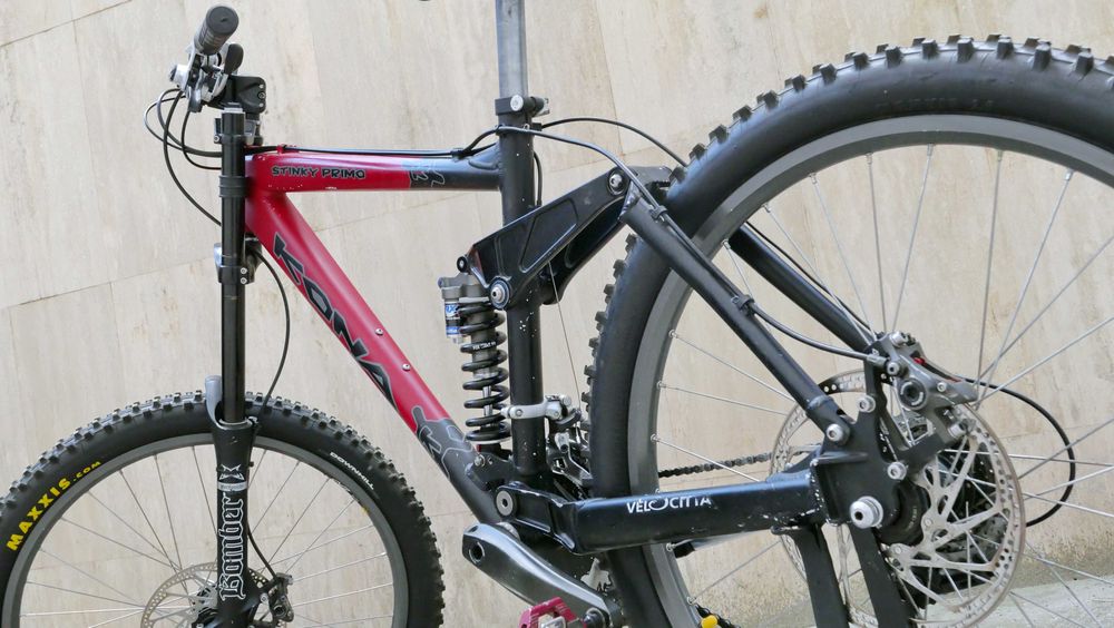 Kona Stinky Primo DH/Freeride 26" – Marzocchi 66 RC2X, Fox Vanilla, Shimano Saint