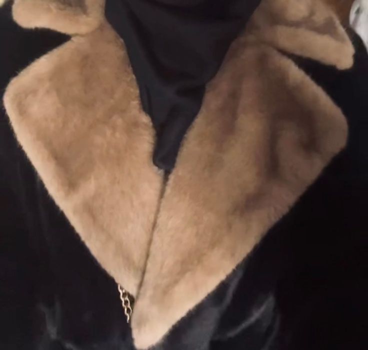 Продаю эко шубу срочно!