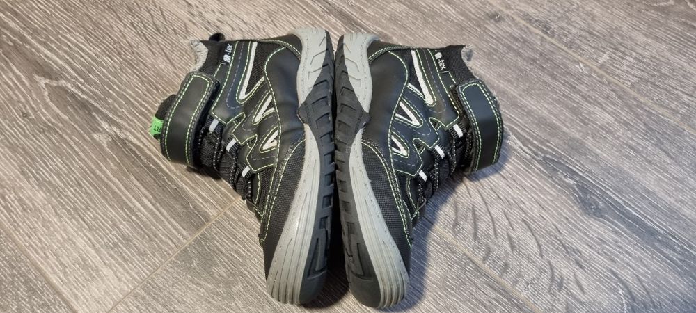 Vând ghete marimea 26