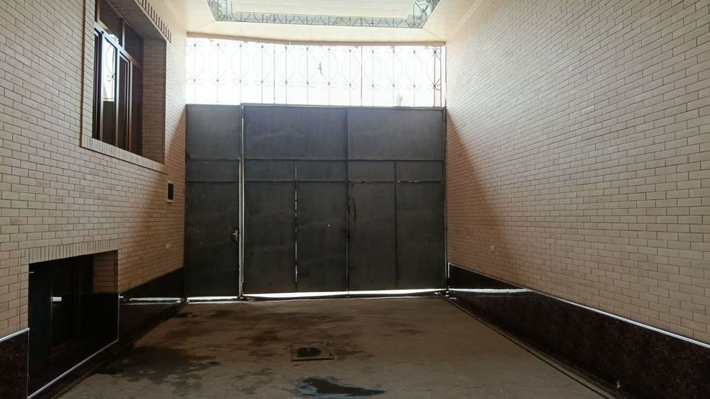 Дарвоза сотилади