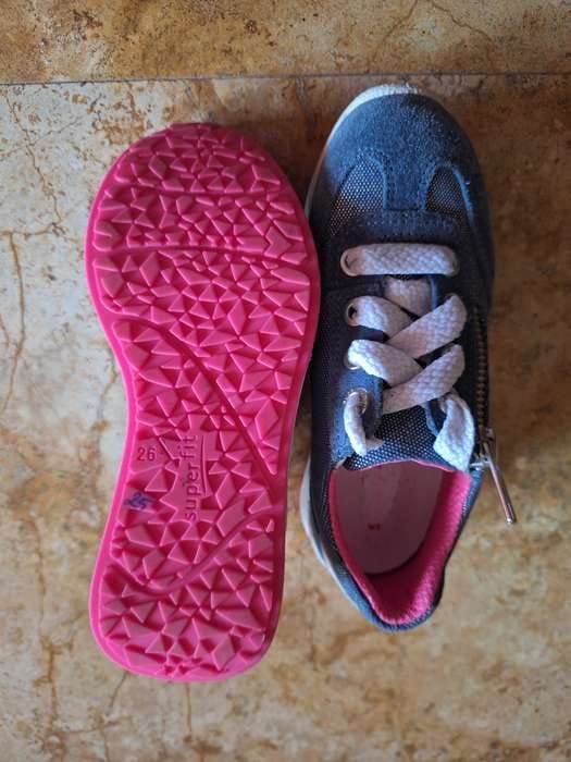 Vând adidași piele 26 copii