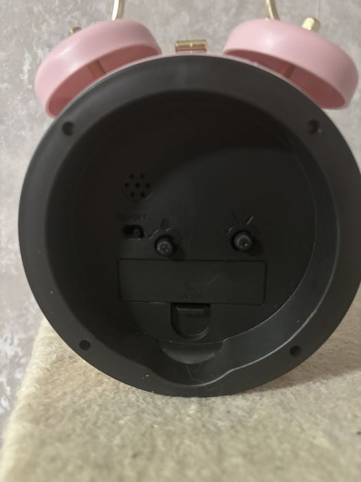 Часы-будильник, средней громкости