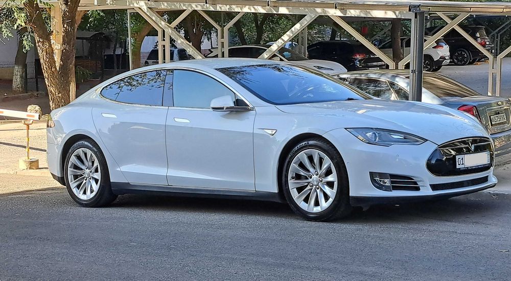 Tesla Model S 90D Dual Motor, 2016г. (USA)
