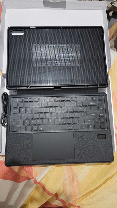 Husa tastatura iluminata Samsung Tab S11 Ultra 14.6" QWERTZ, noua