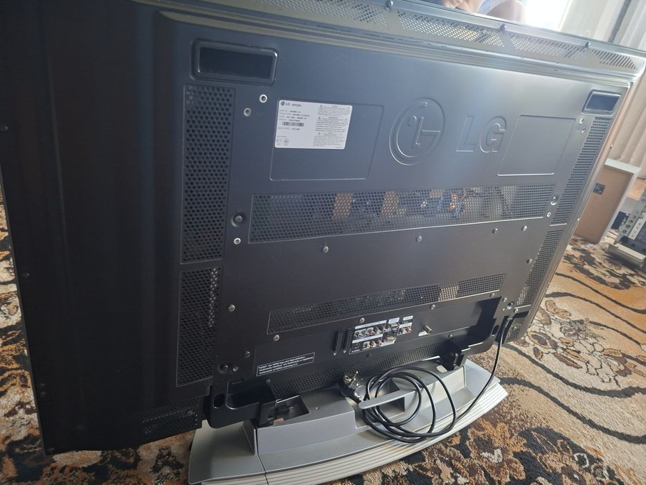 Телевизор LG  42PC3RV