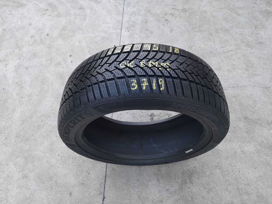 O anvelopa de iarna 225 45 18 semperit speed grip 3 profil 8 mm