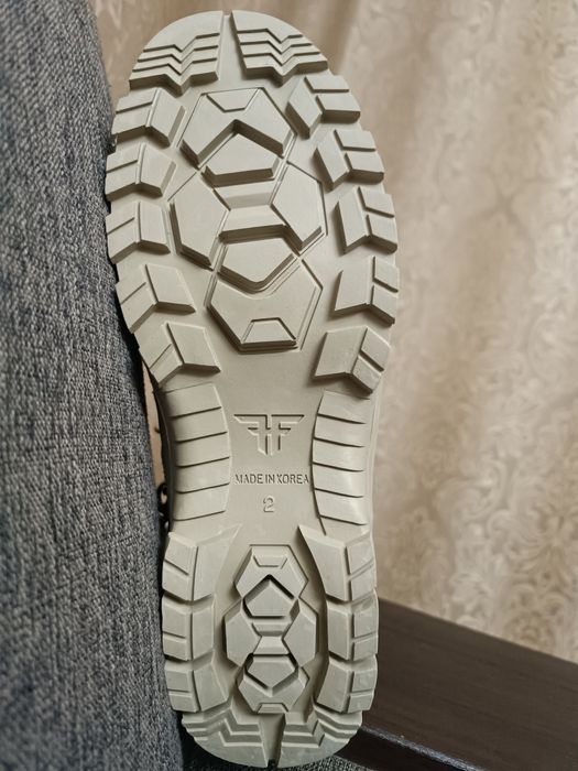 Берцы.                 .