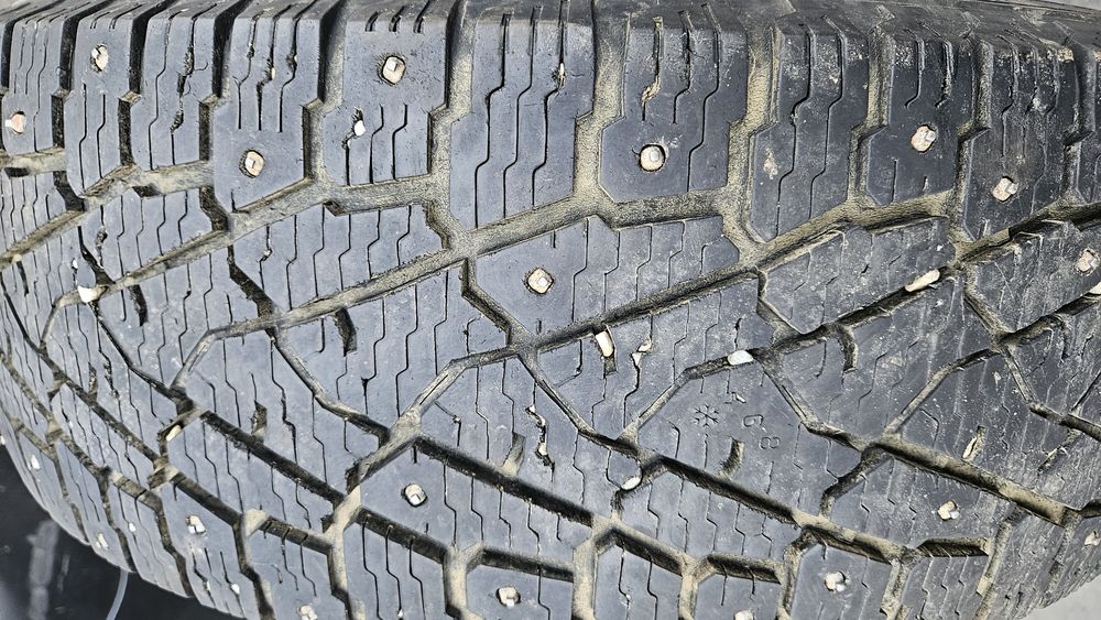 2бр гуми 215 65 16С дот 20 нокиан